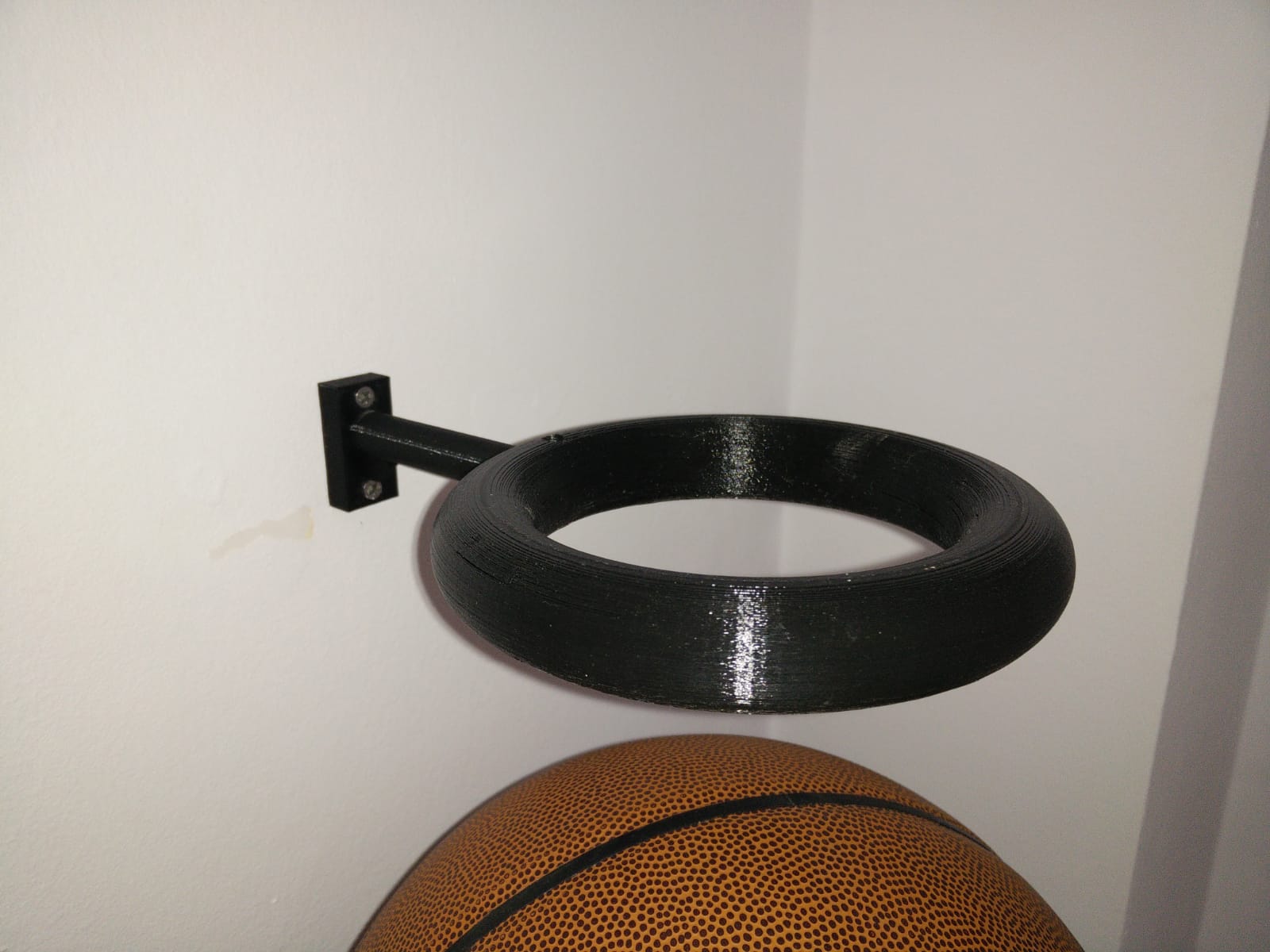 Wall support for balls - Soporte de pared para pelotas