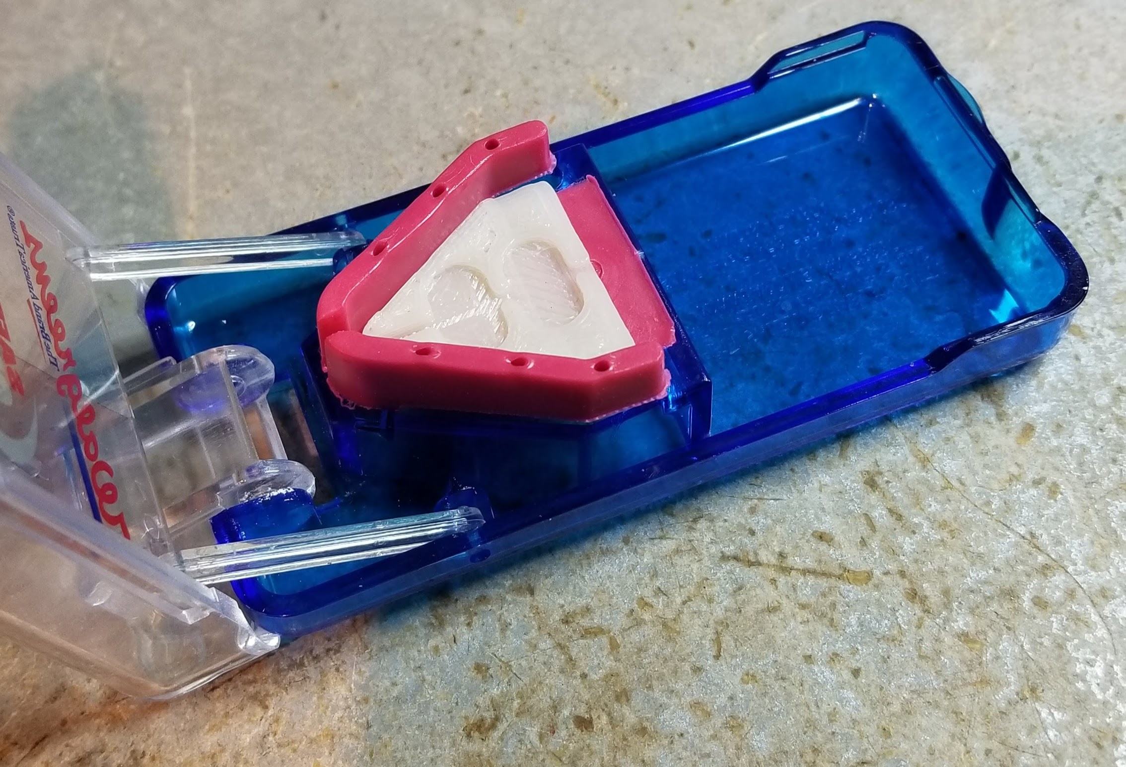 Oblong Tablet Nest for Safety Shield Pill Splitter_Cutter