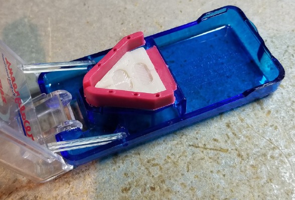 Oblong Tablet Nest for Safety Shield Pill Splitter_Cutter | 3d print model
