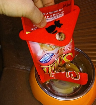 Cat Food Emptying Help | 3d print model