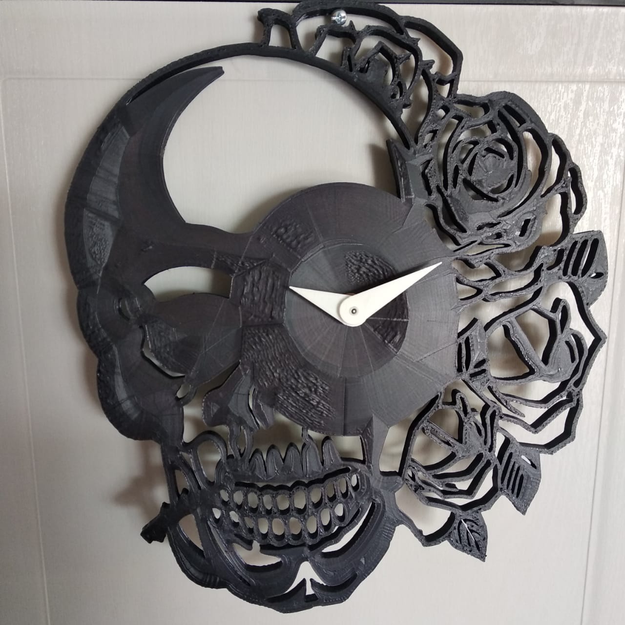 Skull & roses clock