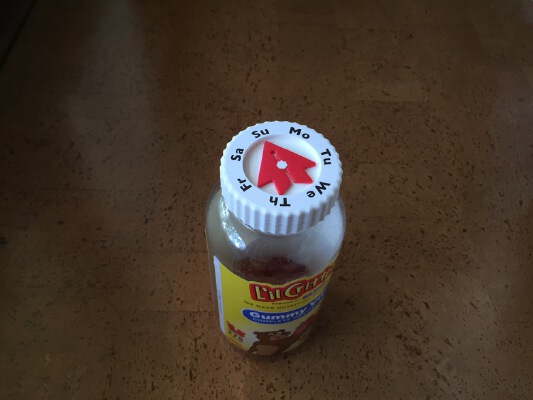 Vitamin bottle cap with day arrow | 3d print model