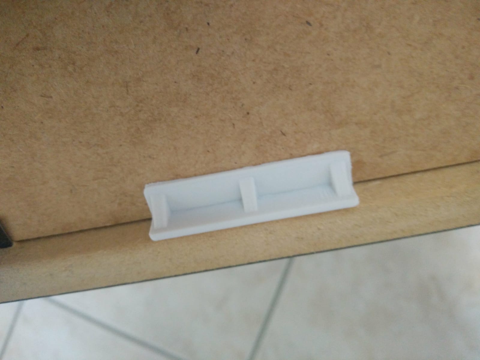Stabilization for corners for gluing or screwing