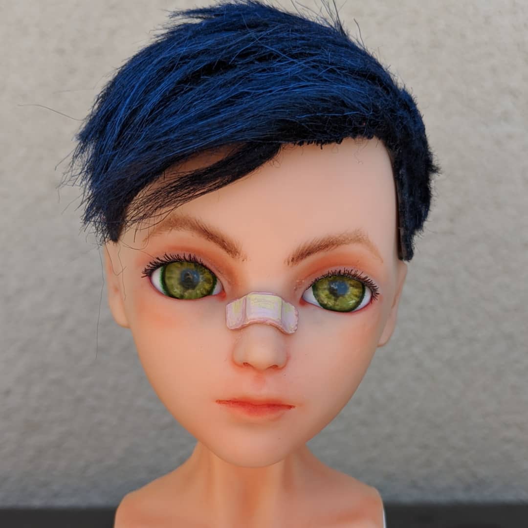 Realistic eyes for the doll