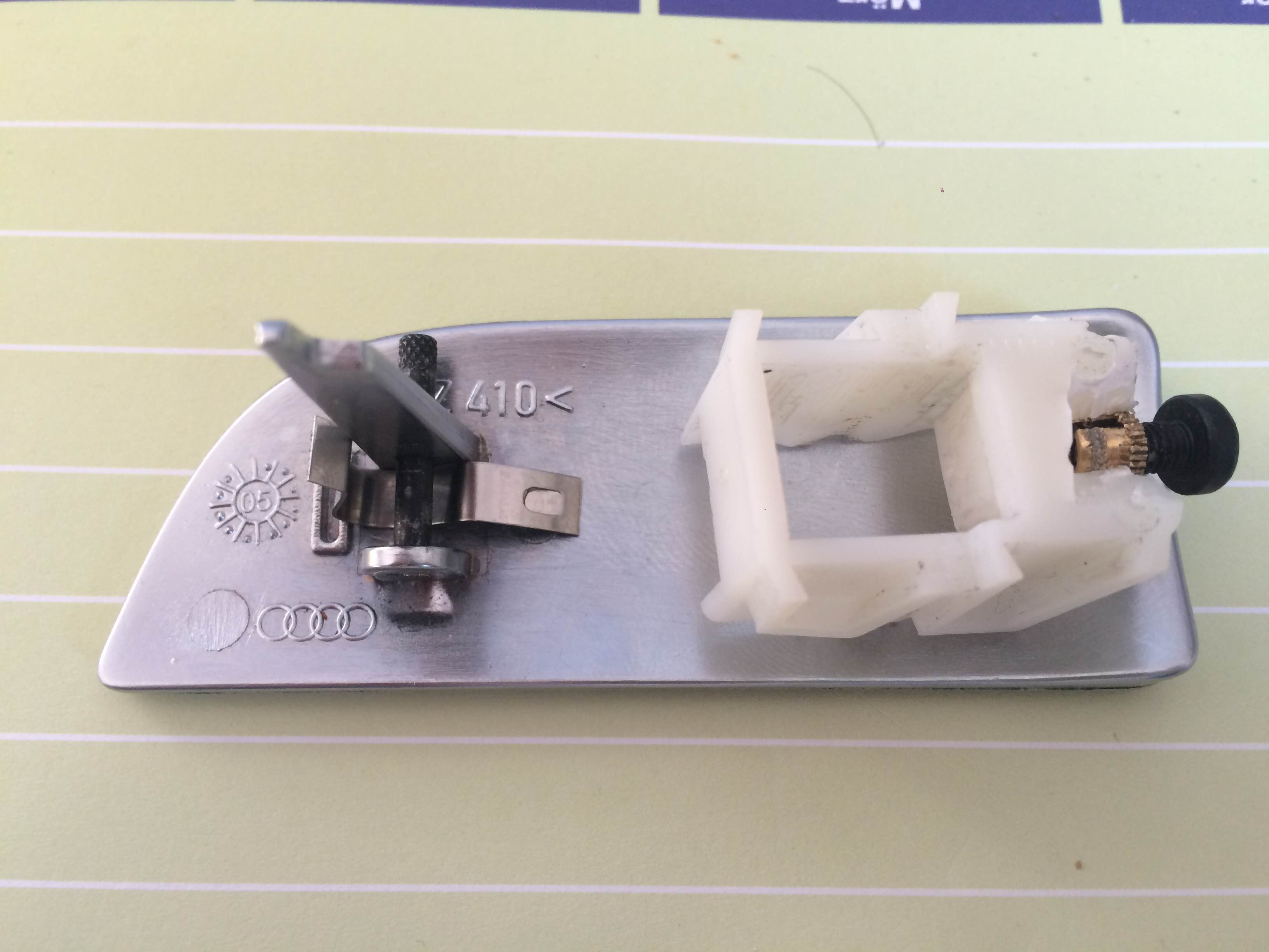 Audi A3 (8P) Glove compartment lock _ Öffner für Handschuhfach