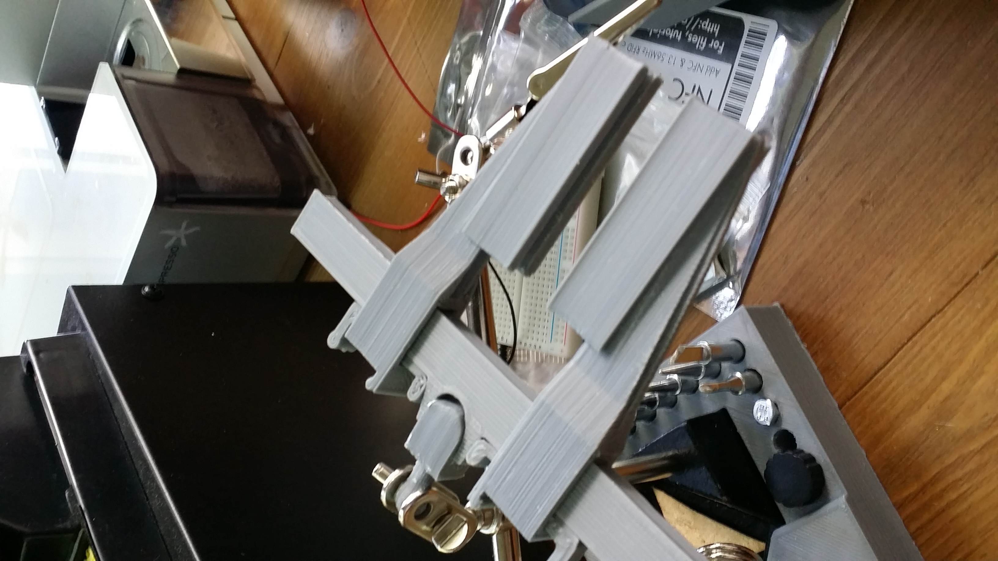 Jaw spacers and ball joint adapter for PCB vise