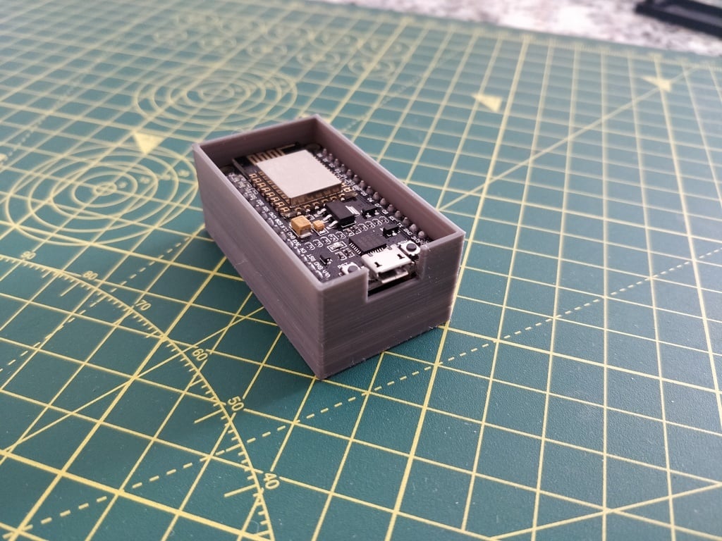 NodeMCU Amica ESP-8266 and DHT22 case