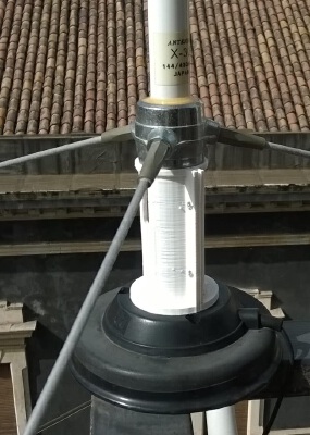 magnetic base holder for an X30 v_u antenna | 3d print model