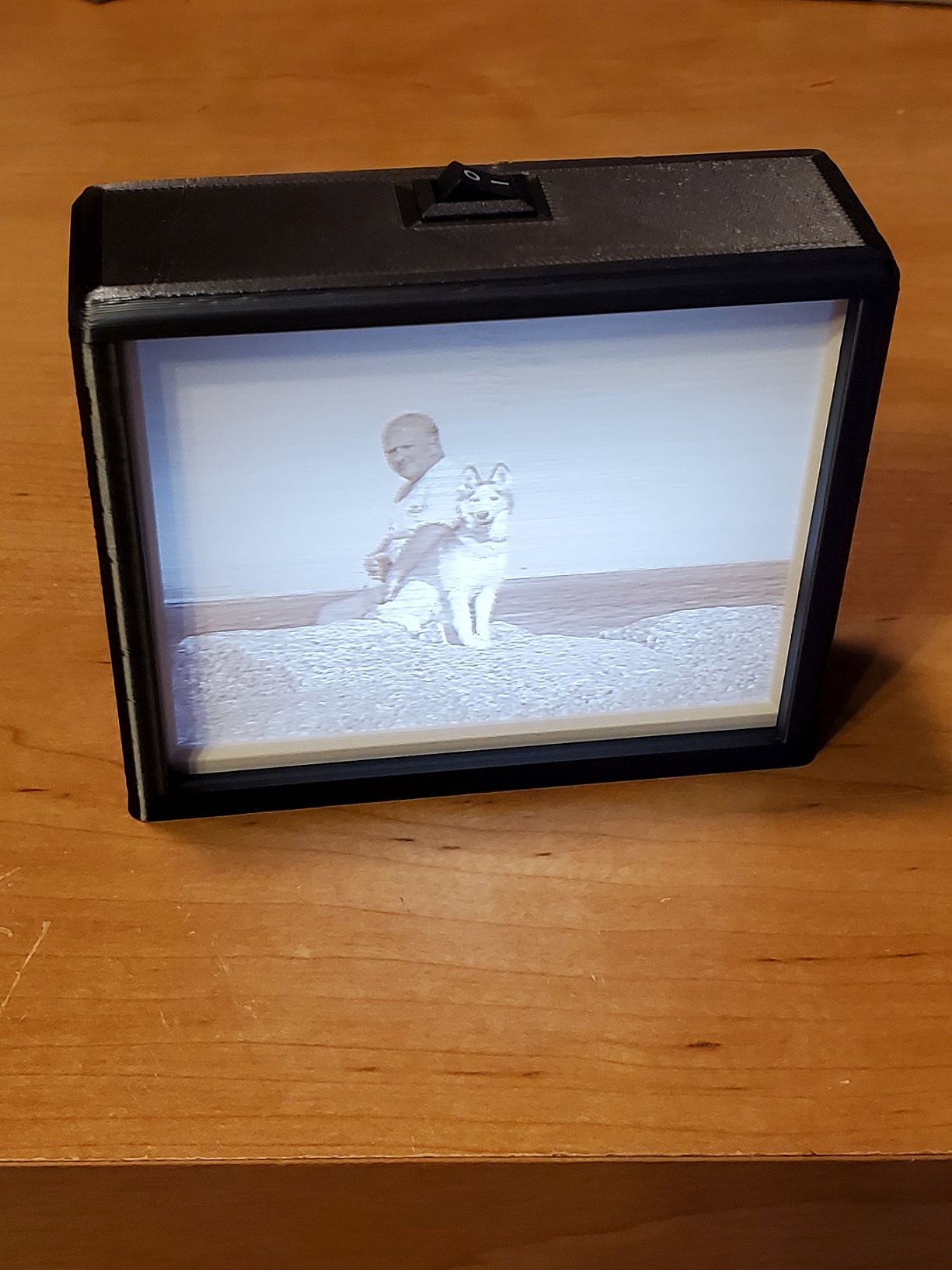 Battery Operated Lithophane Light Box Files to download and to 3D