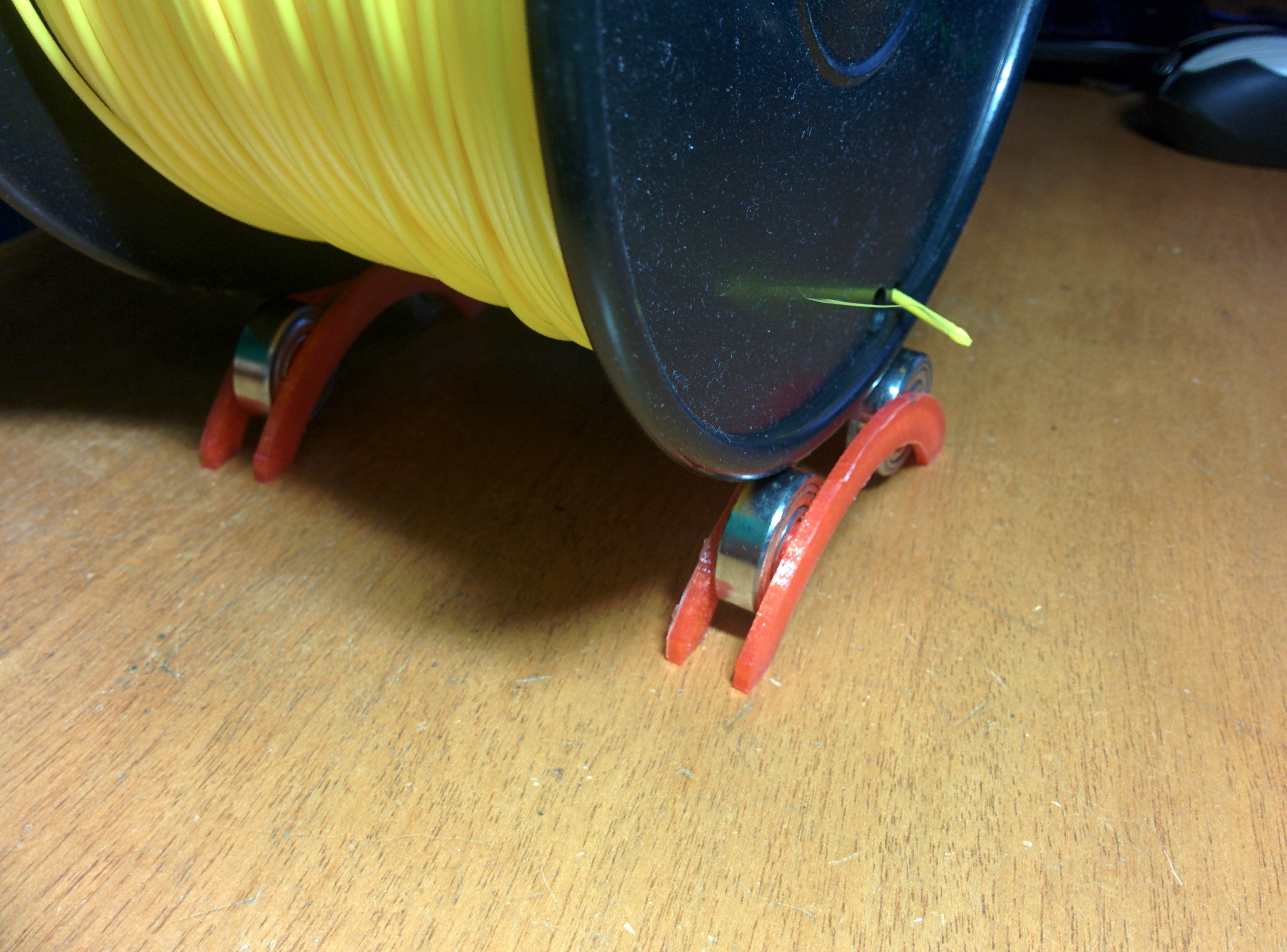 One piece spool holder