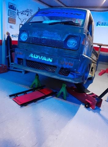 1:10 Scale Creeper