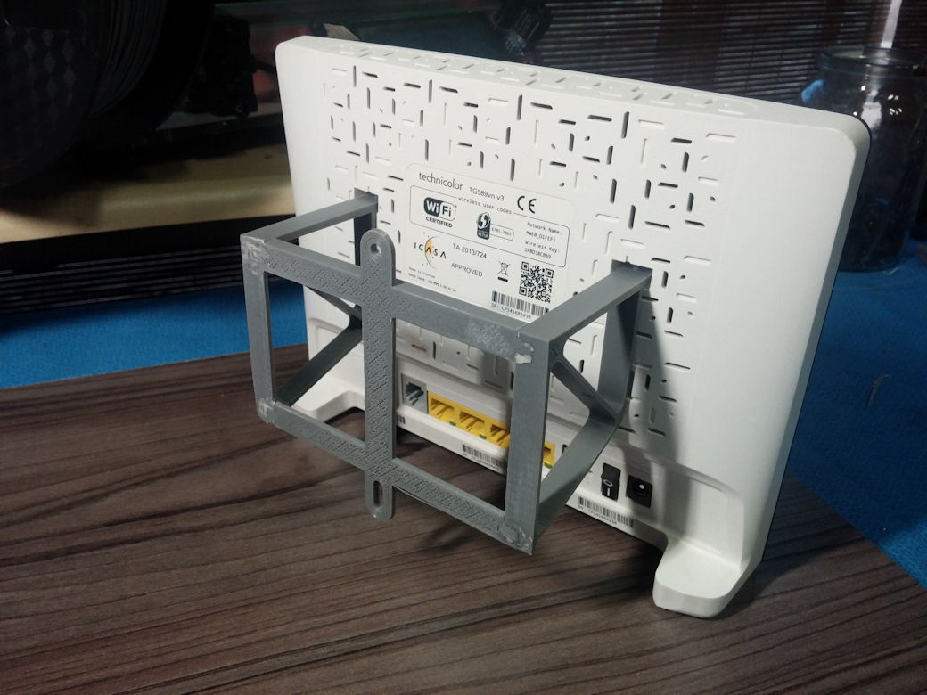 Router Wall Mounting - Technicolor TG589