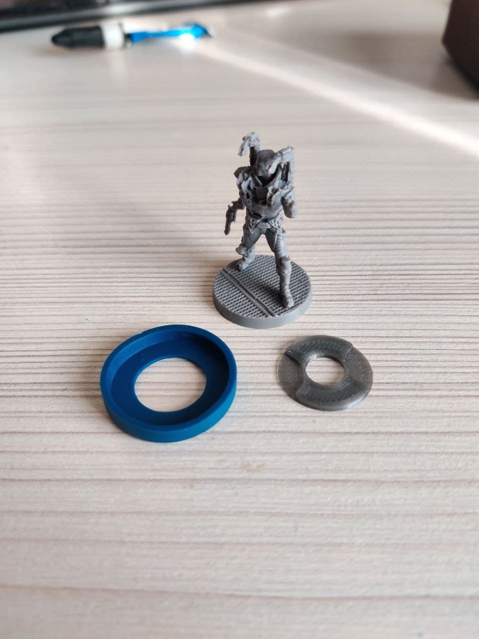 Magnetic bases for miniatures (Nemesis boardgame)