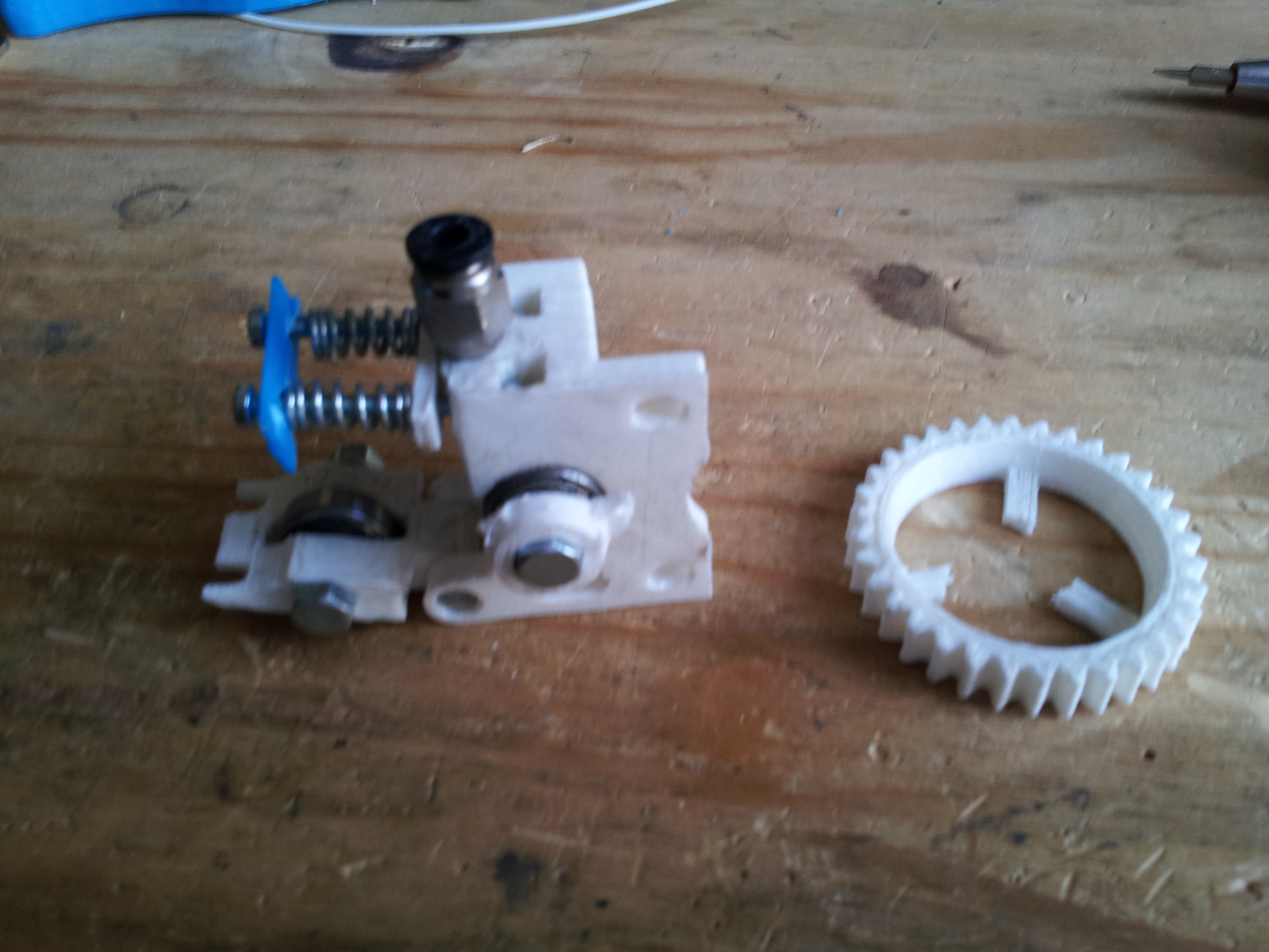 Reinforced gears for Kuros compact bowden extruder