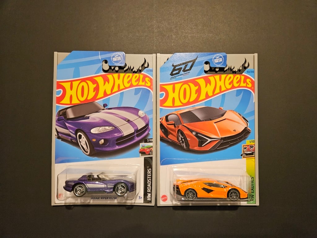 HOTWHEELS 2 IN 1 CASE AND WALL BRACKET
