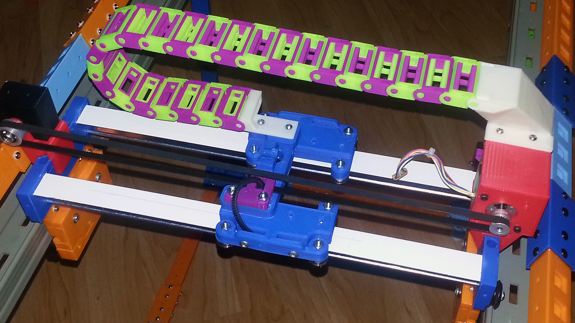 Cable Chain with Divider Insert.