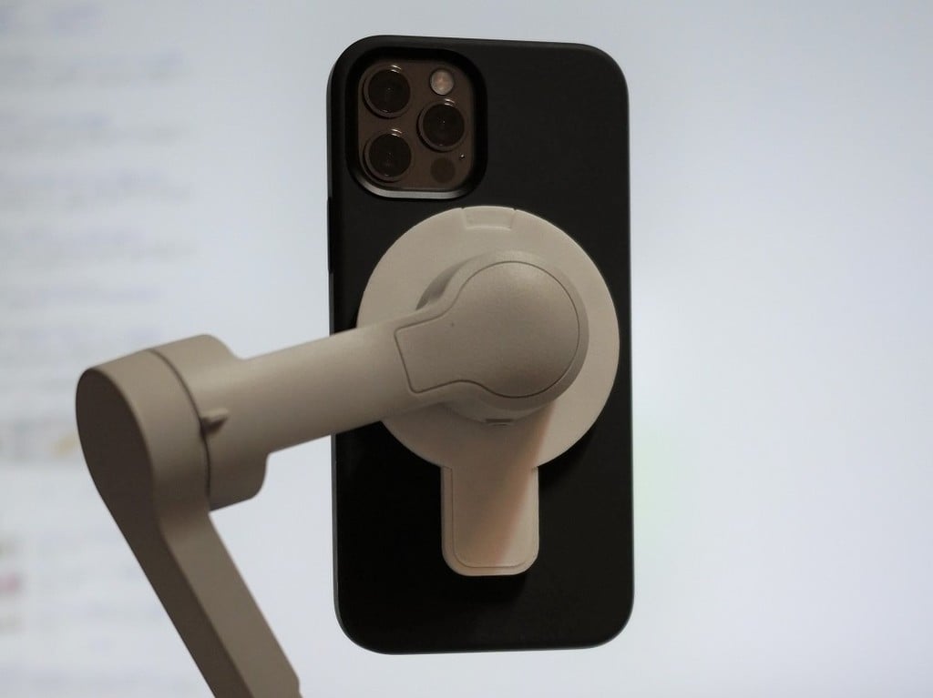DJI OM 4 Mount with iPhone MagSafe