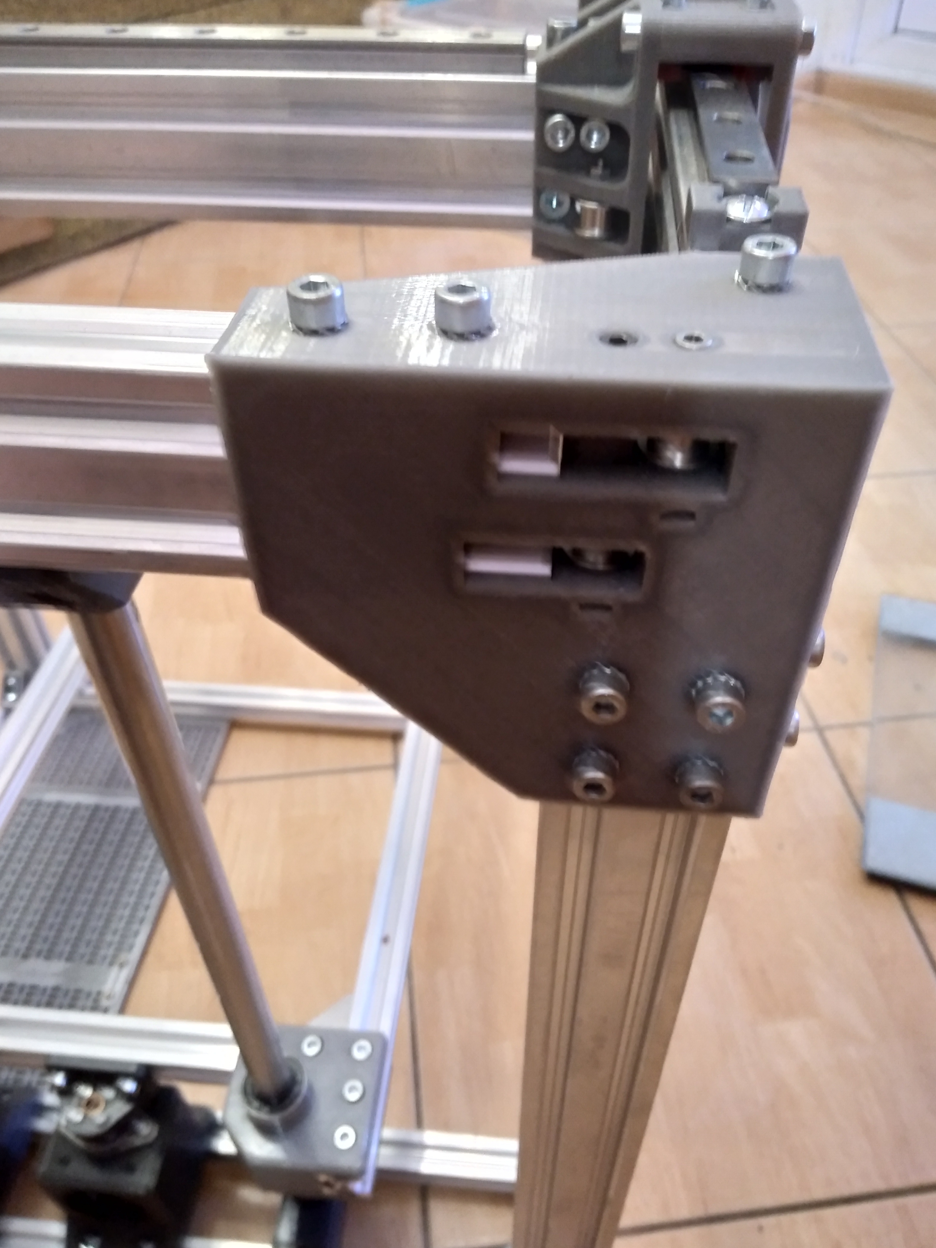 Stronger rear idlers with easy bearing replacement for D-BOT