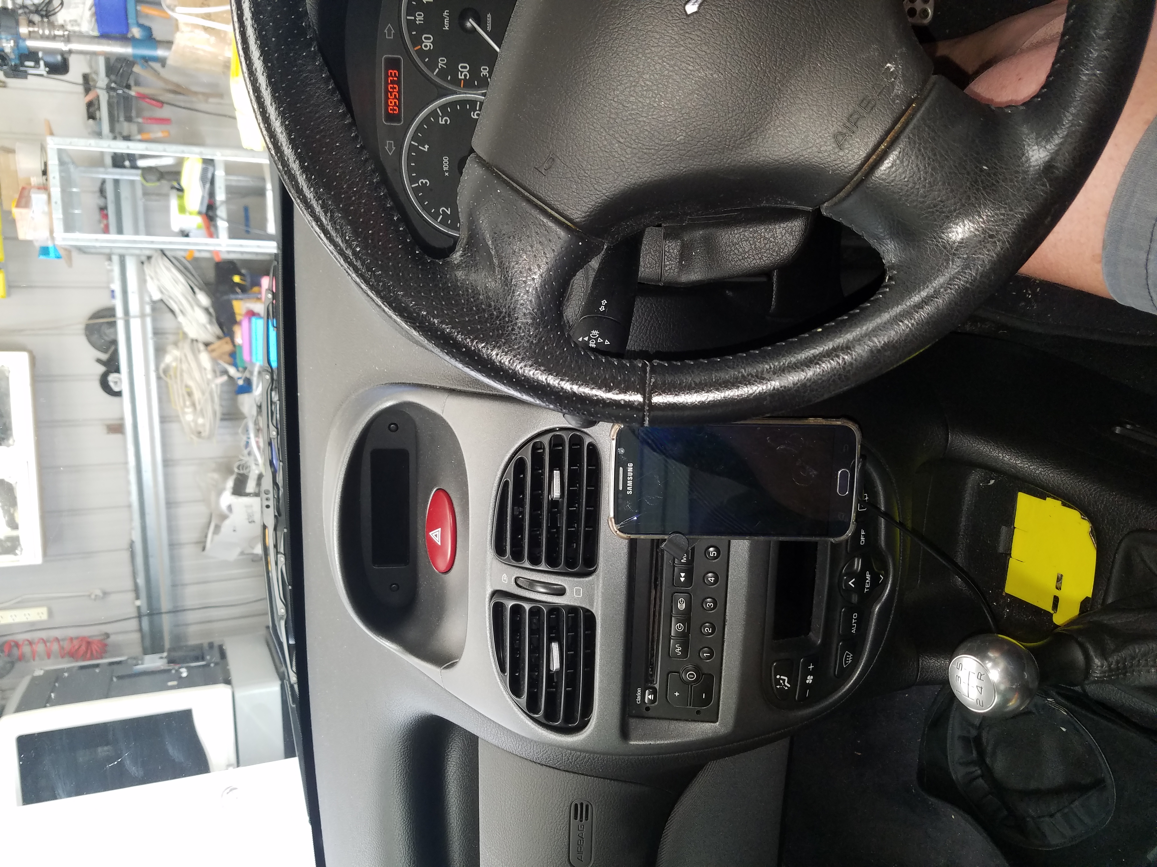 Peugeot 206 phone mount
