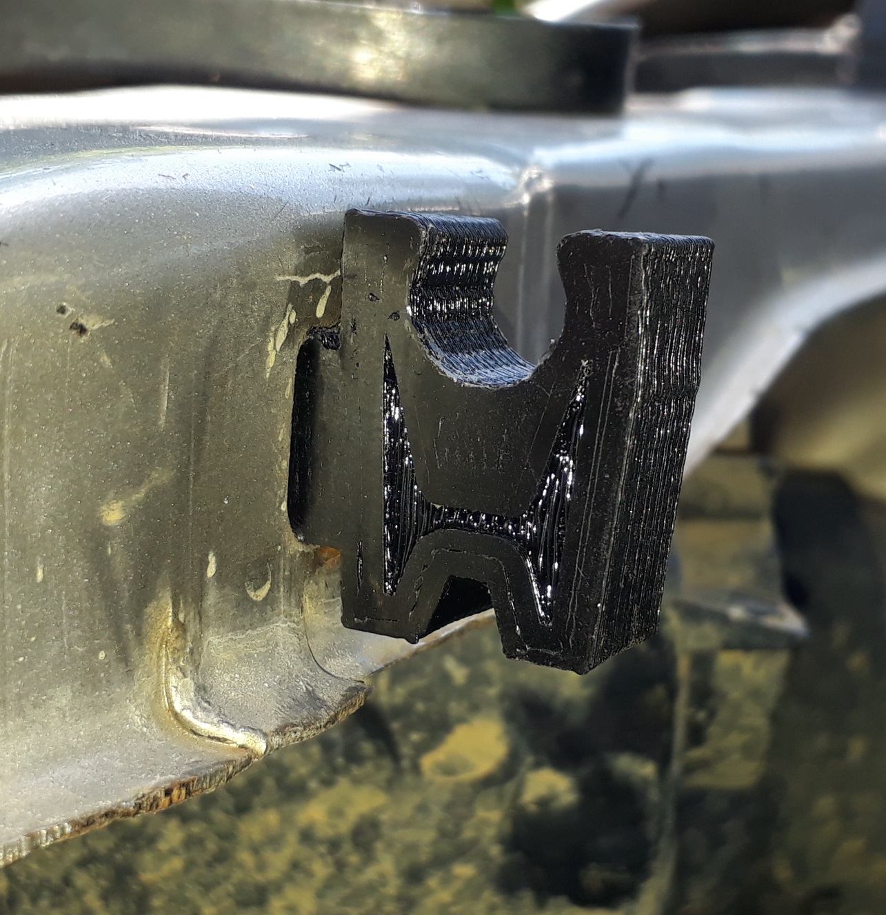 Honda CRV hood support clip