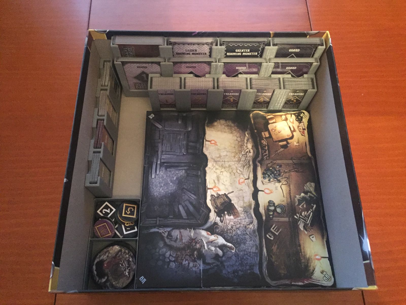 Massive Darkness tray card holders and miniatures
