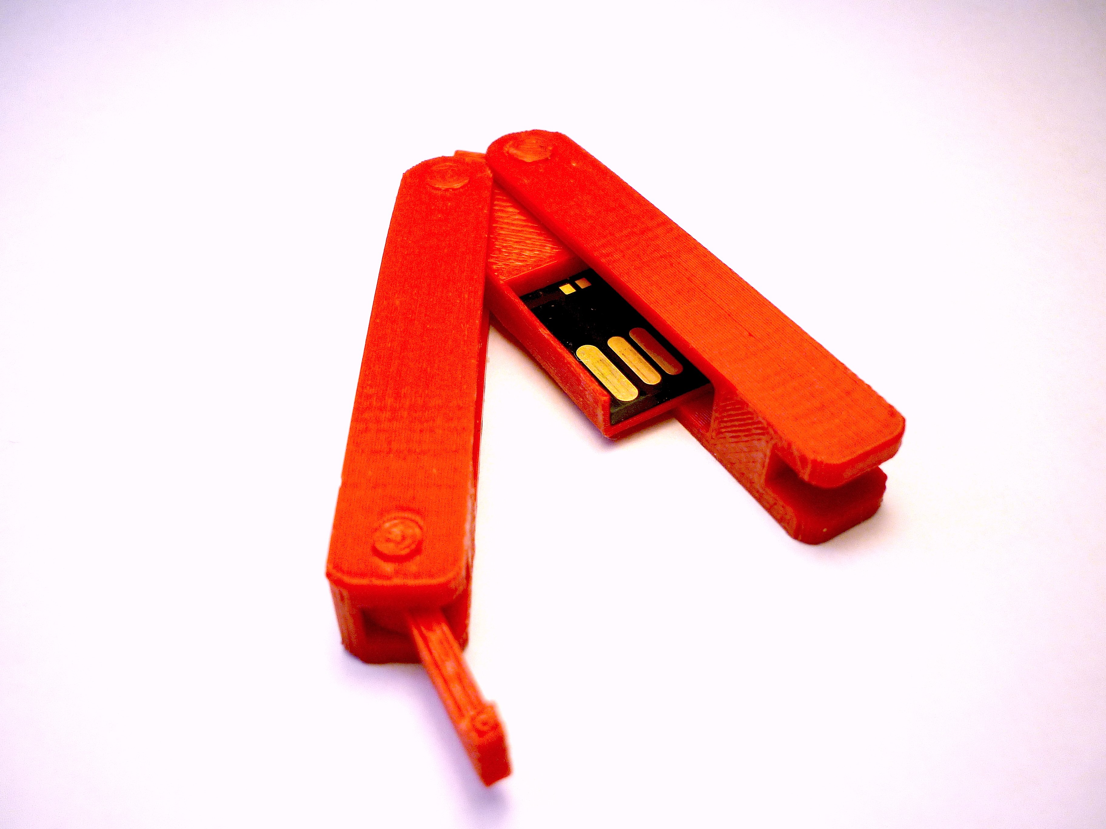Butterfly knife USB flash drive