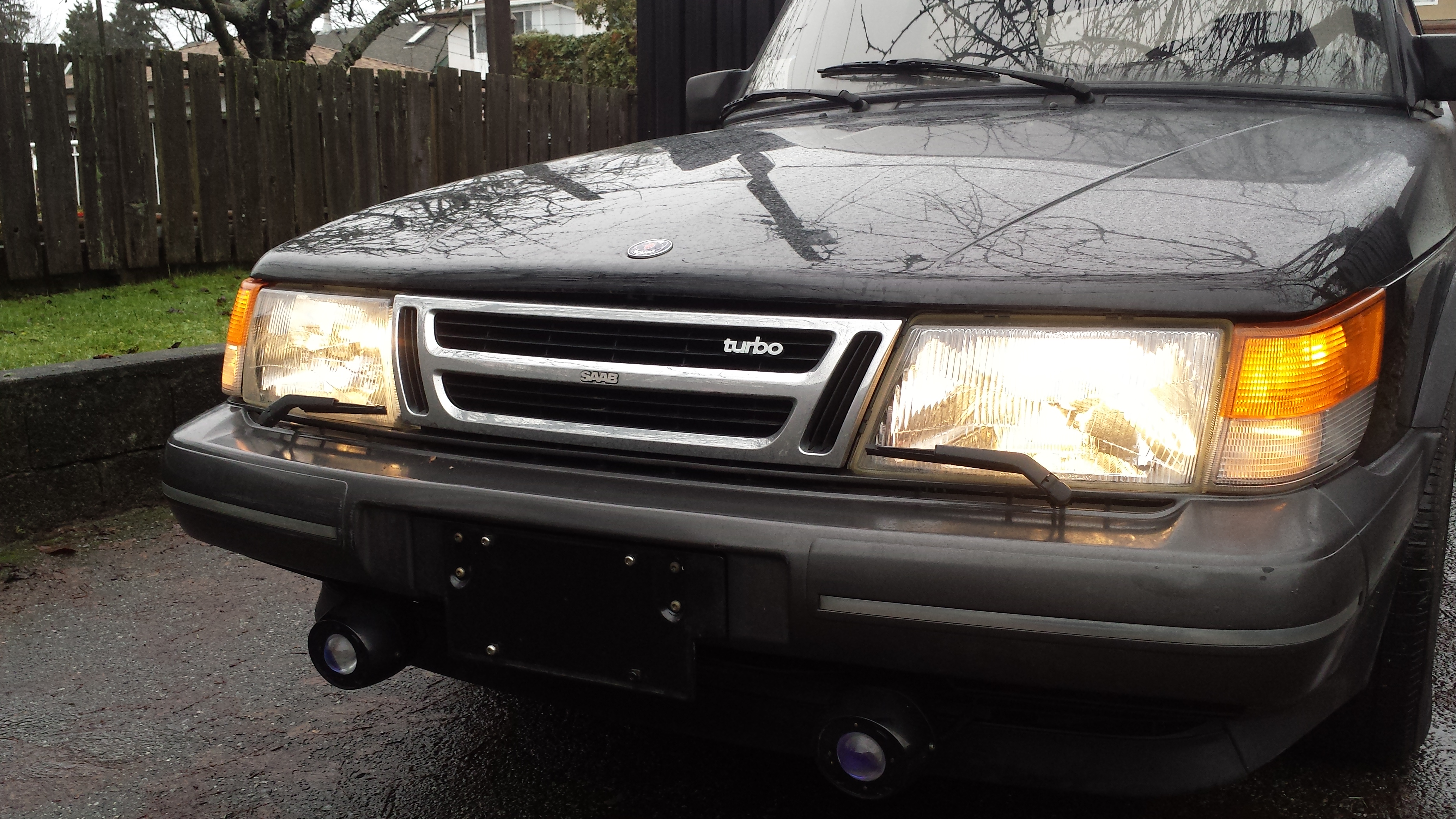 SAAB 900 Front Grille Turbo Emblem