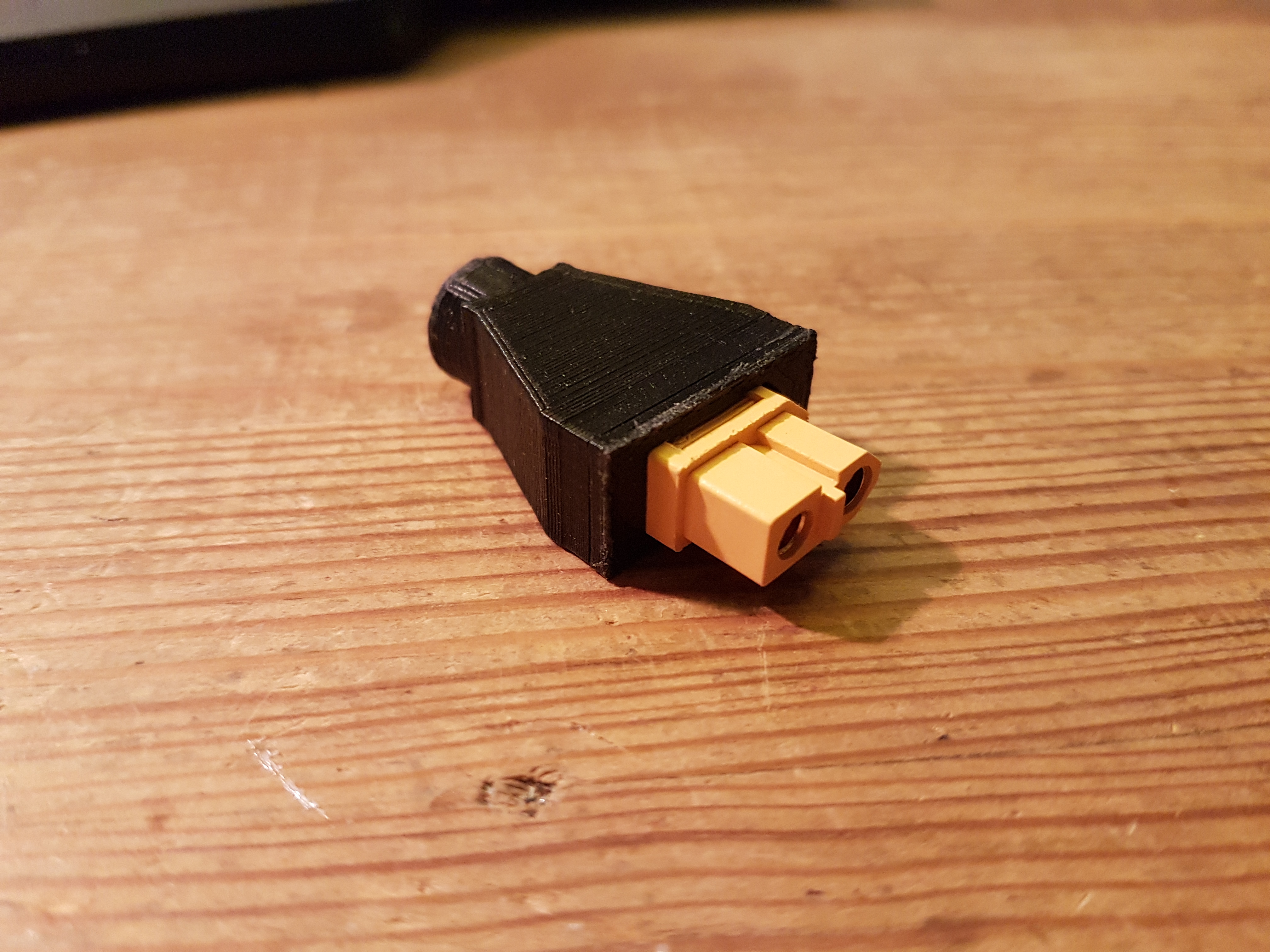 XT60 _ 4mm banana plug extension housing (quickly printable) -- XT60_4mm Bananenstecker Verlängerung Gehäuse (schnell druckbar)