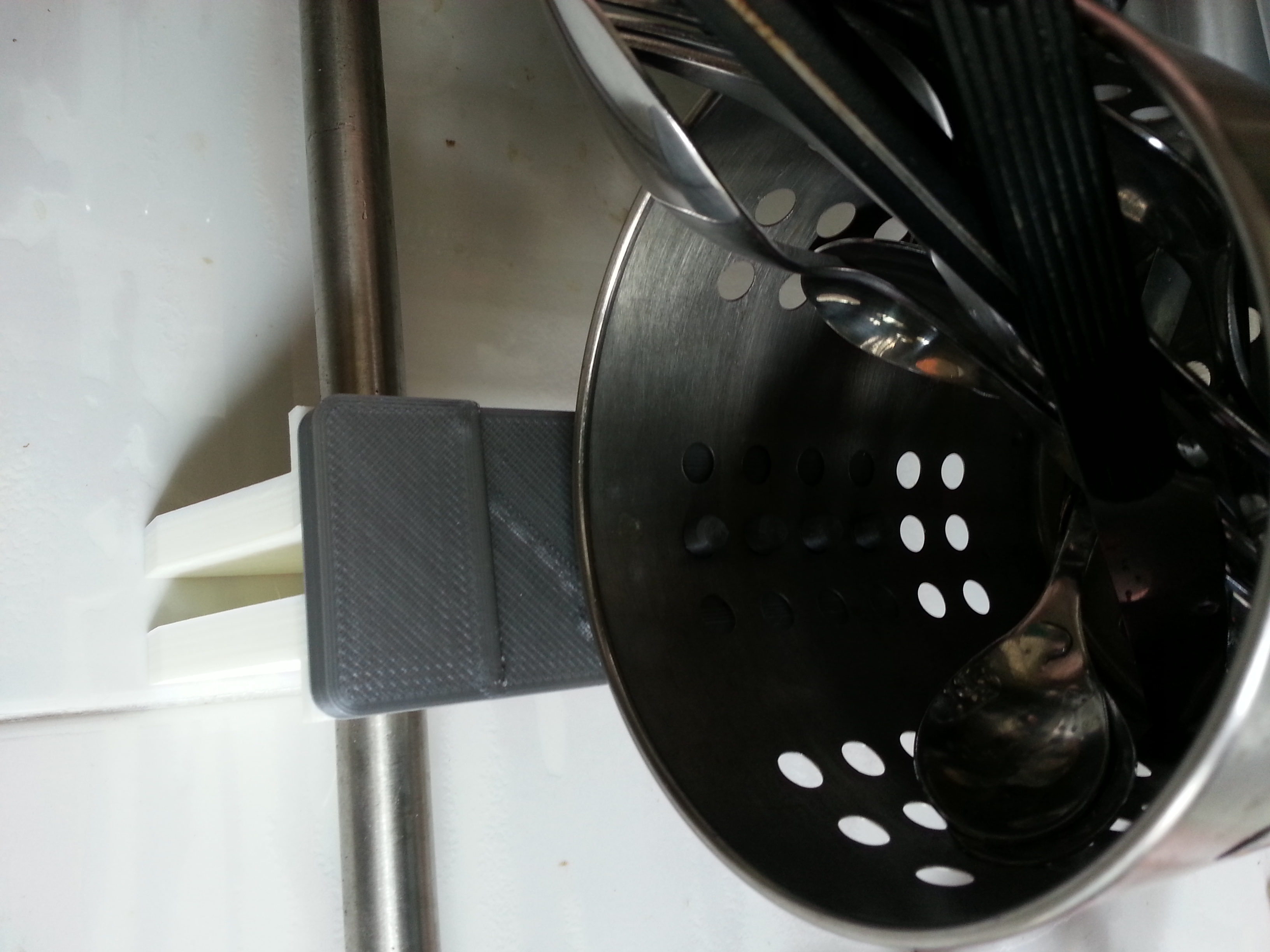 Wet Utensils directly drip into sink