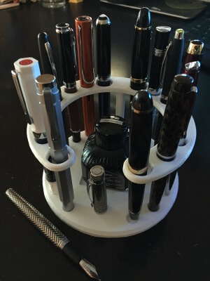 Aaron's Horse-shoe Pen&Ink Stand | 3d print model