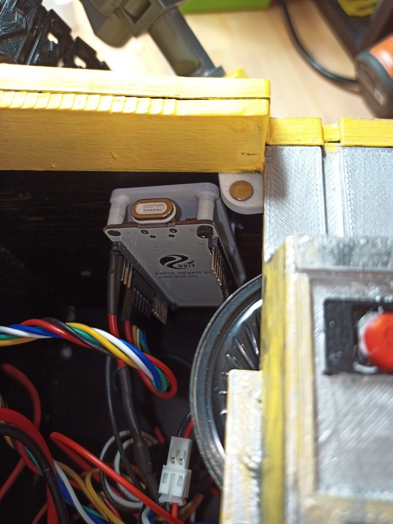 WALL-E (electronics brackets)