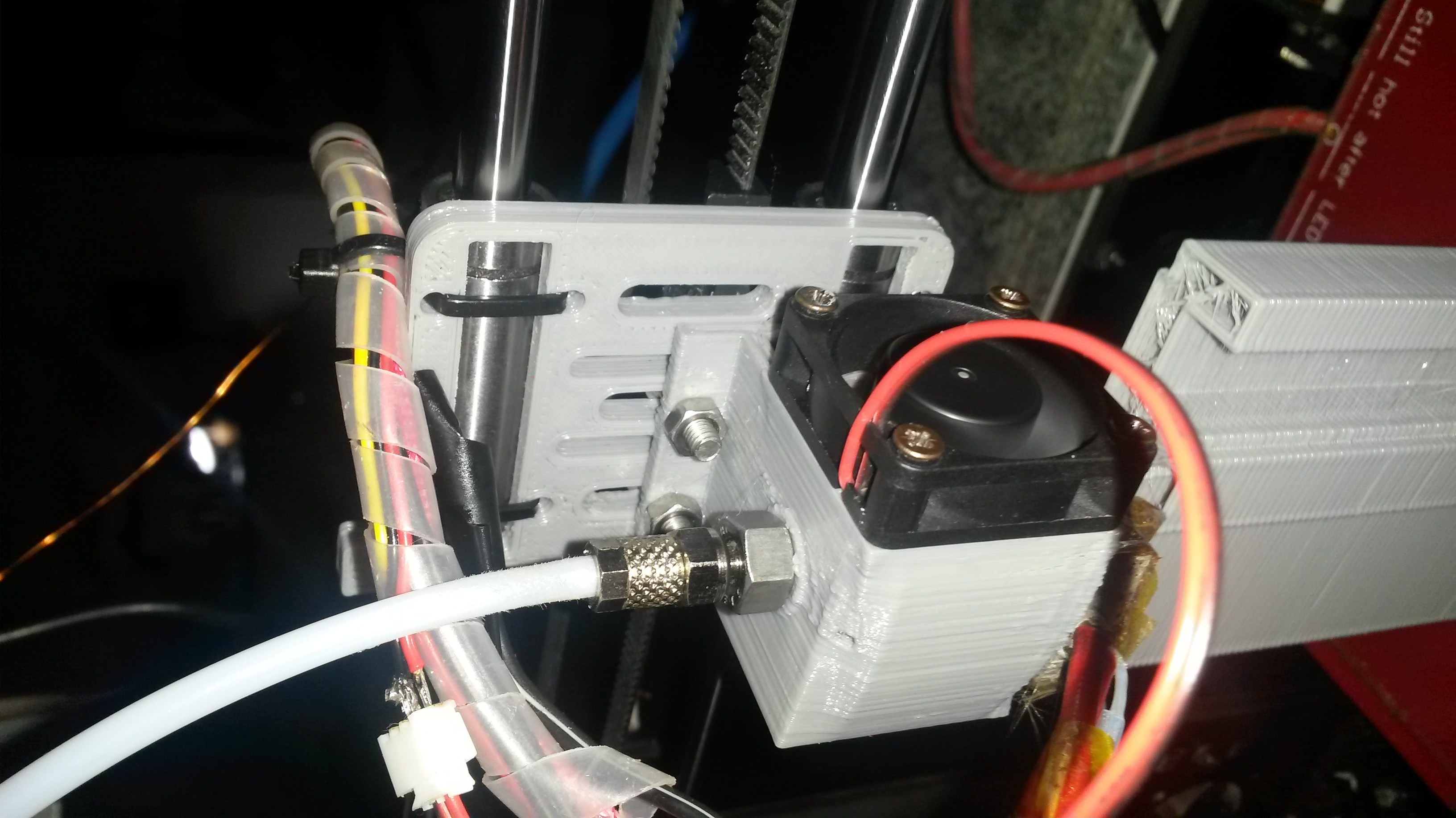Geeetech i3 bowden extruder and hotend support with 30x30 cooling fan