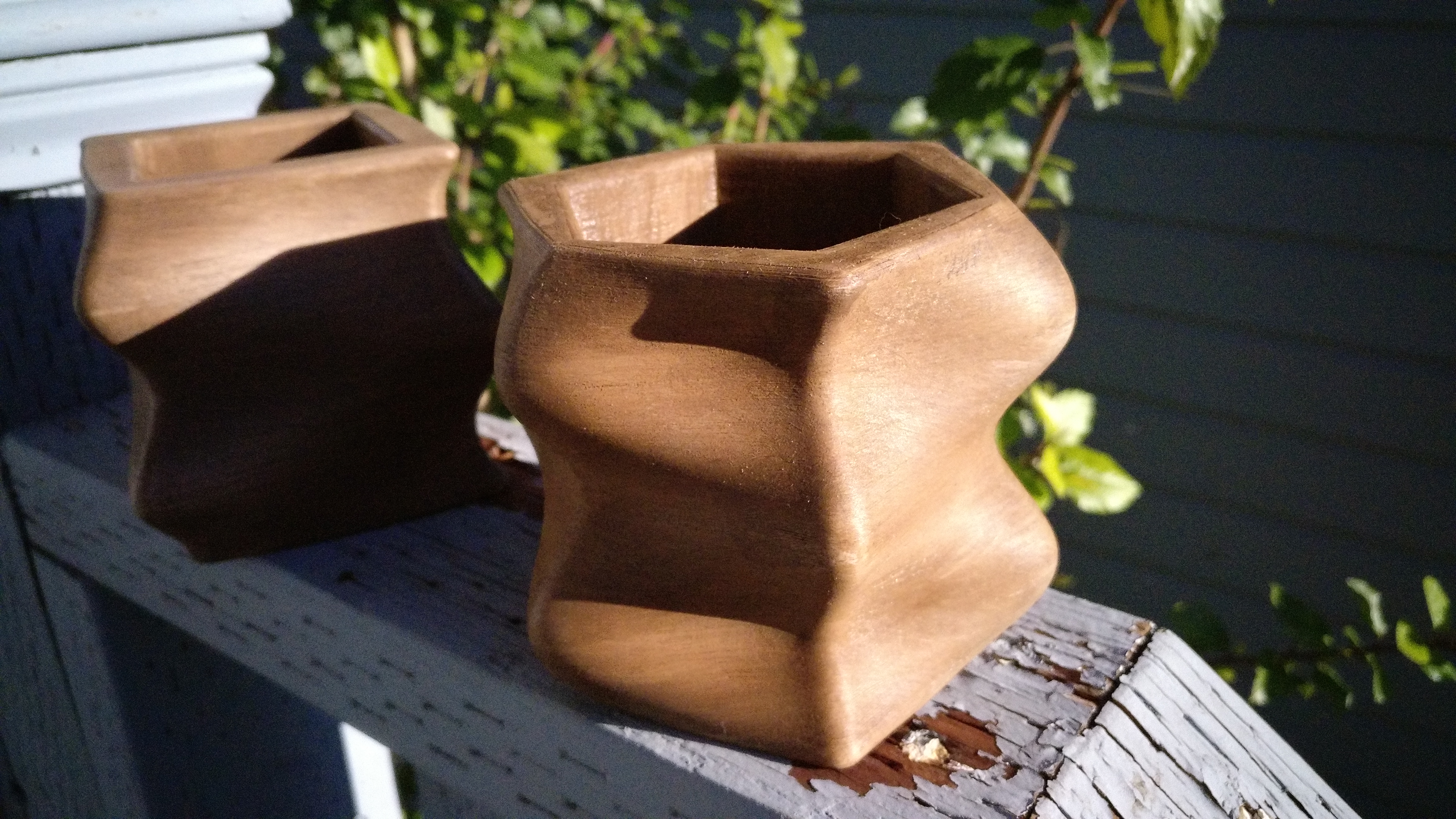 Wavy pots