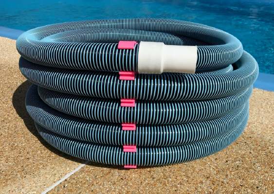 Serial clips for swimming pool vacuum hose | 3d print model