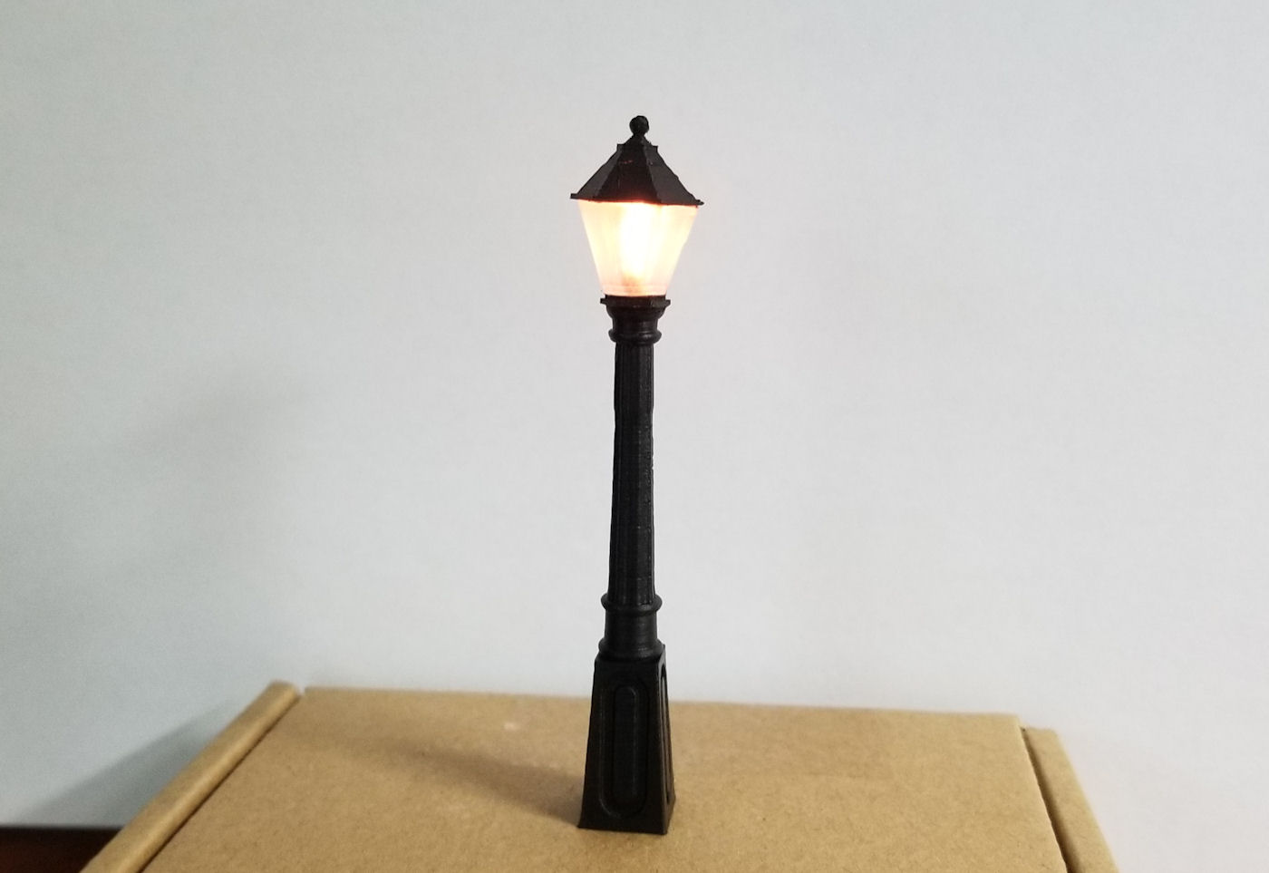 Train _ Dept. 56  Model Street Lamp