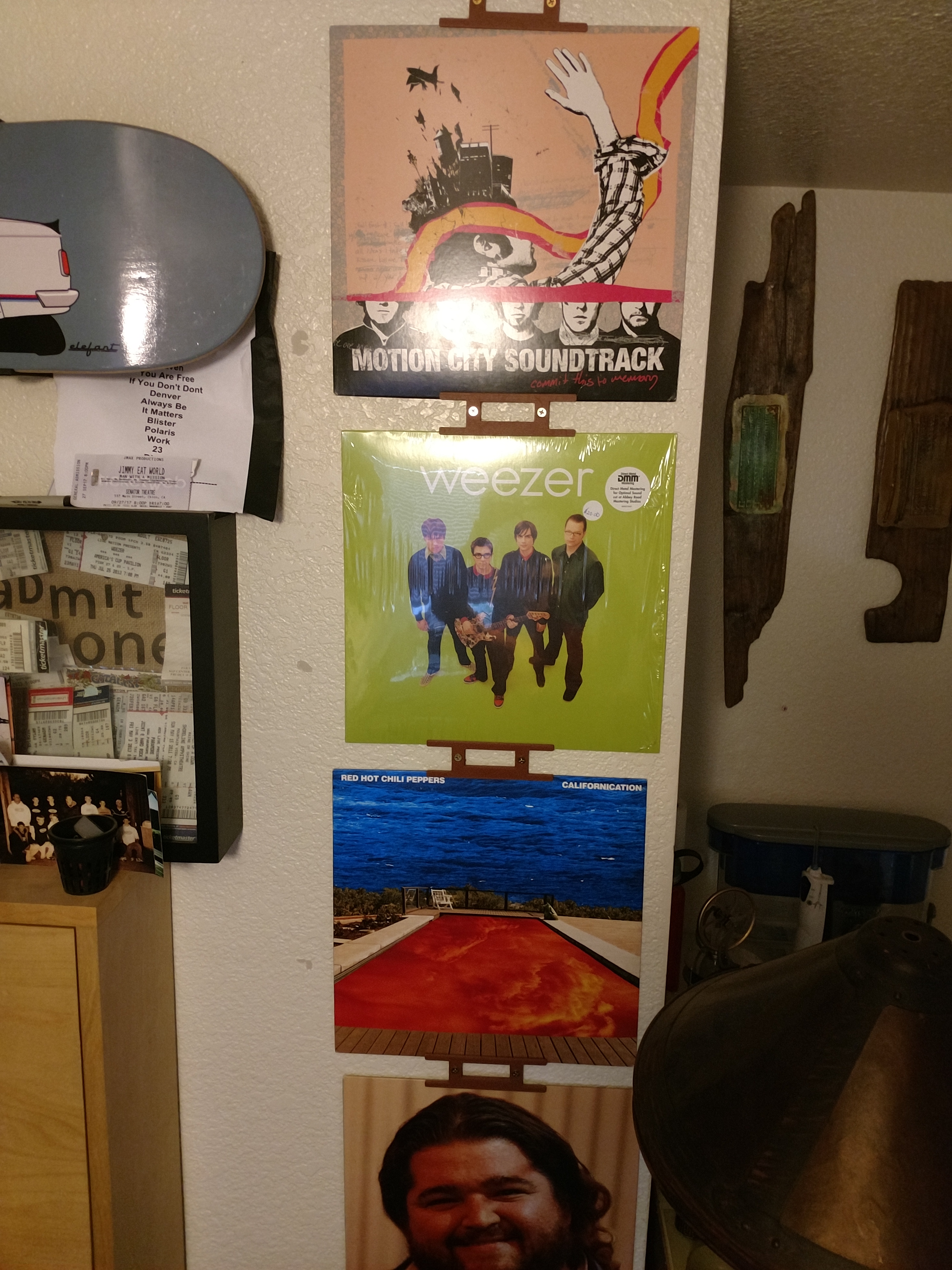 Vinyl Record Wall Mount V2 (supports disc itself)