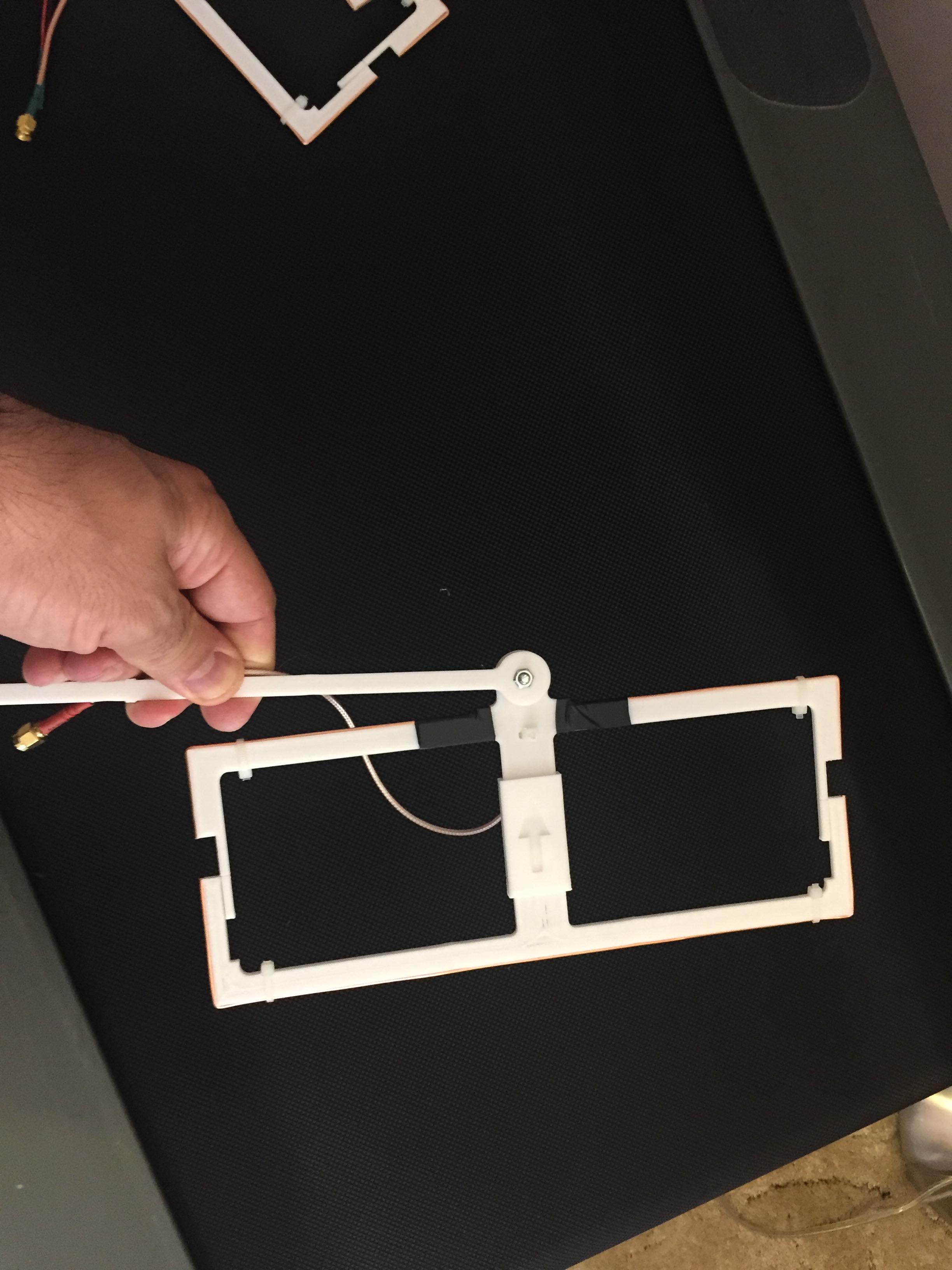 Moxon antenna (adjustuble fine tunning)