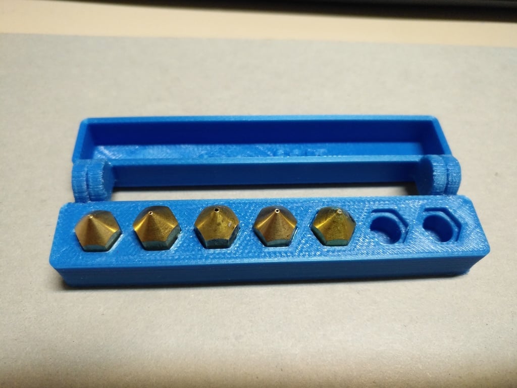 Extruder's nozzle box