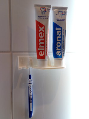 Tooth brush holder (screwless)- Zahnbürsten Halterung ( Schraubenlos) | 3d print model