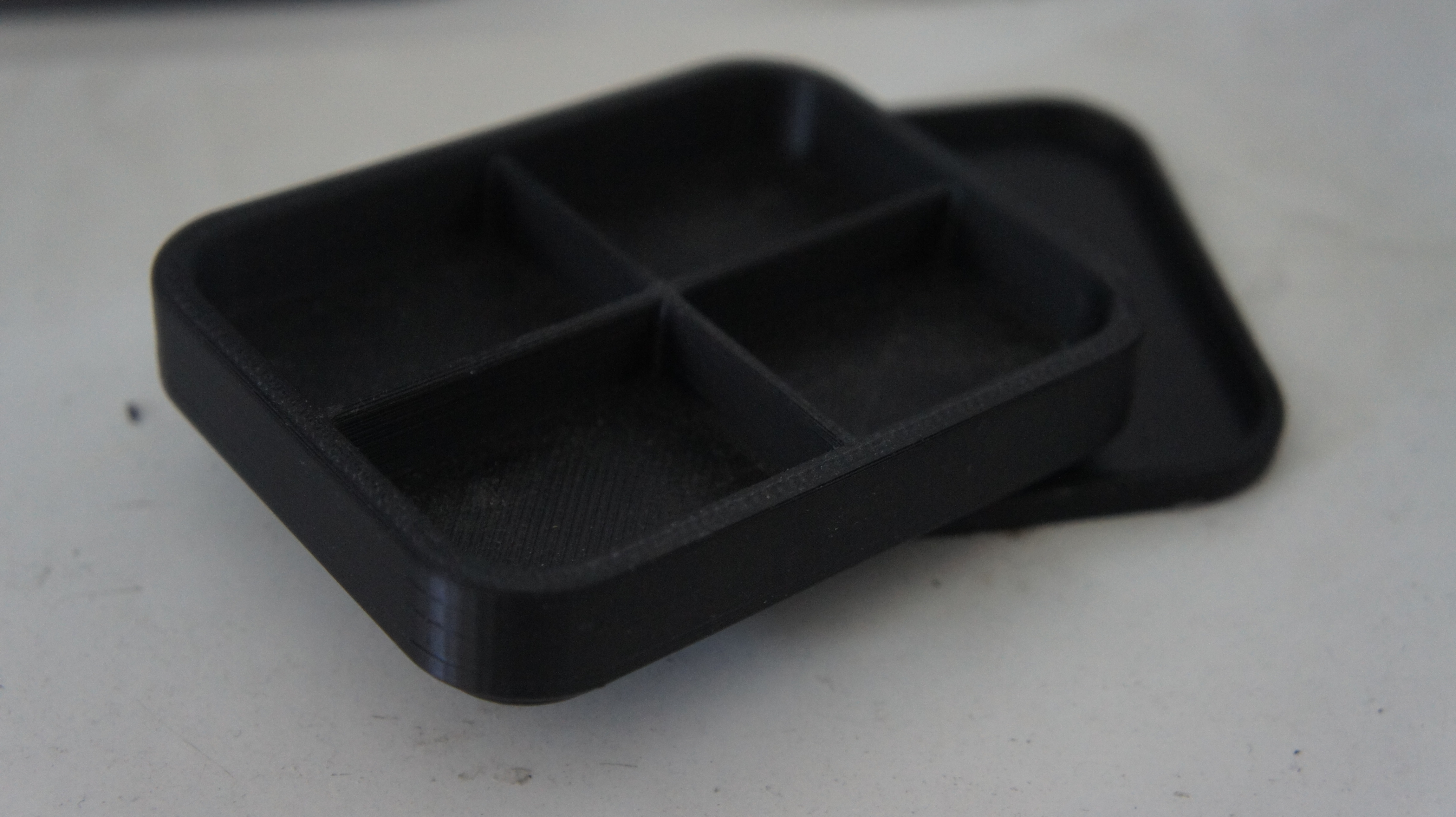 Magnetic screw trays