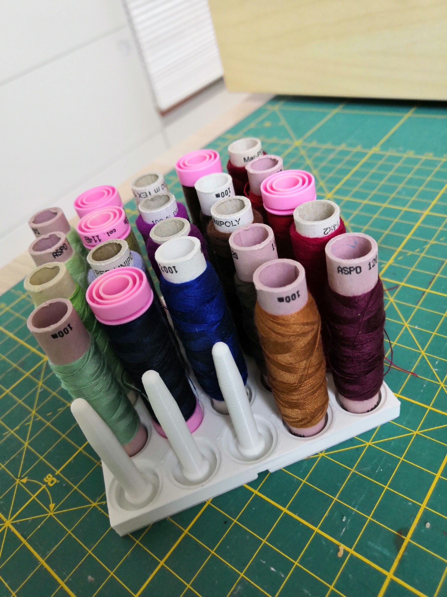 Thread spool stand