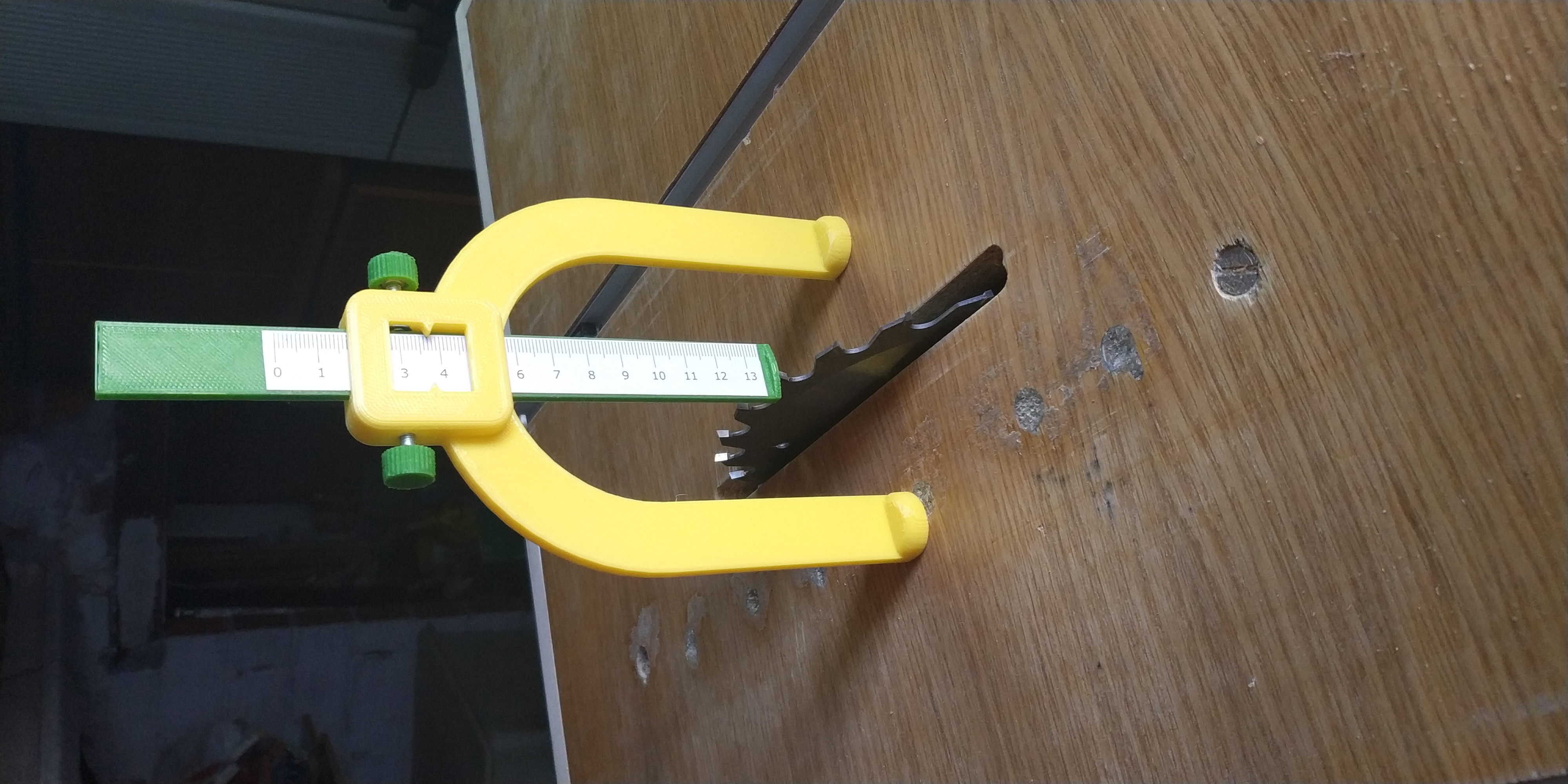 pequeño medidor para altura de discos de corte y fresado, caliper