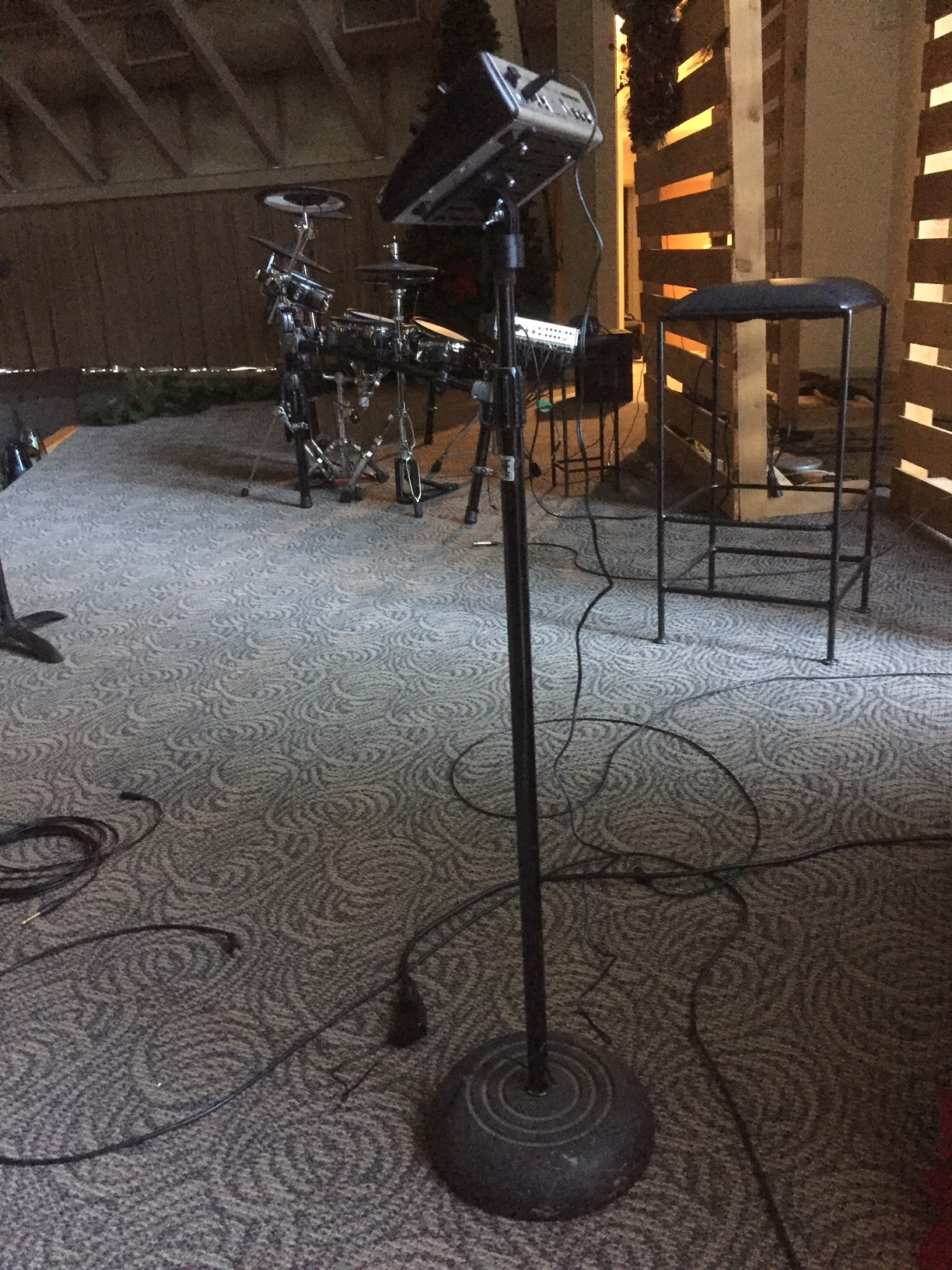 Behringer Powerplay mic stand mount