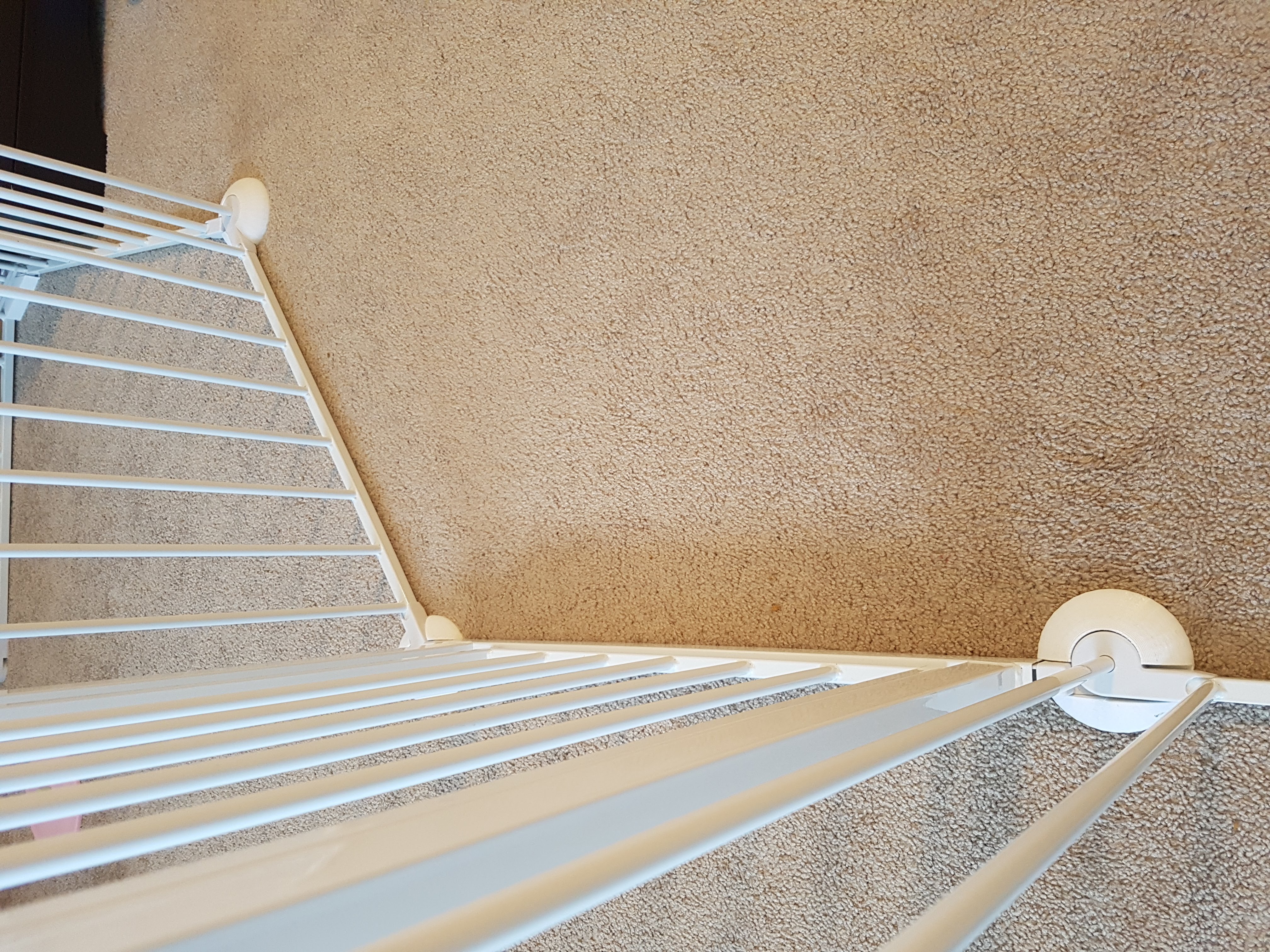 Regalo baby gate stability feet