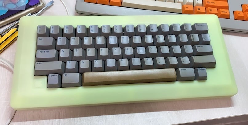 Apple M0110 Keyboard