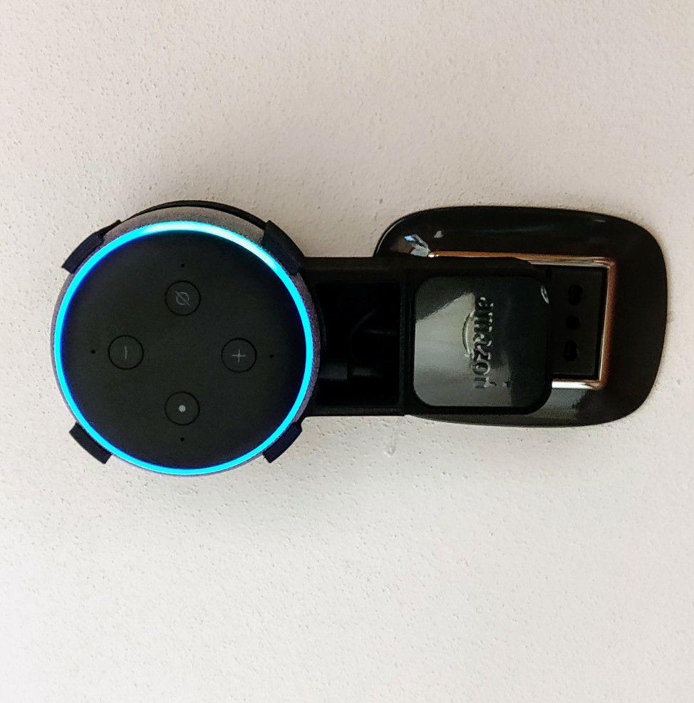 Amazon Echo Dot (3rd Gen) Wall socket mount (IT version)