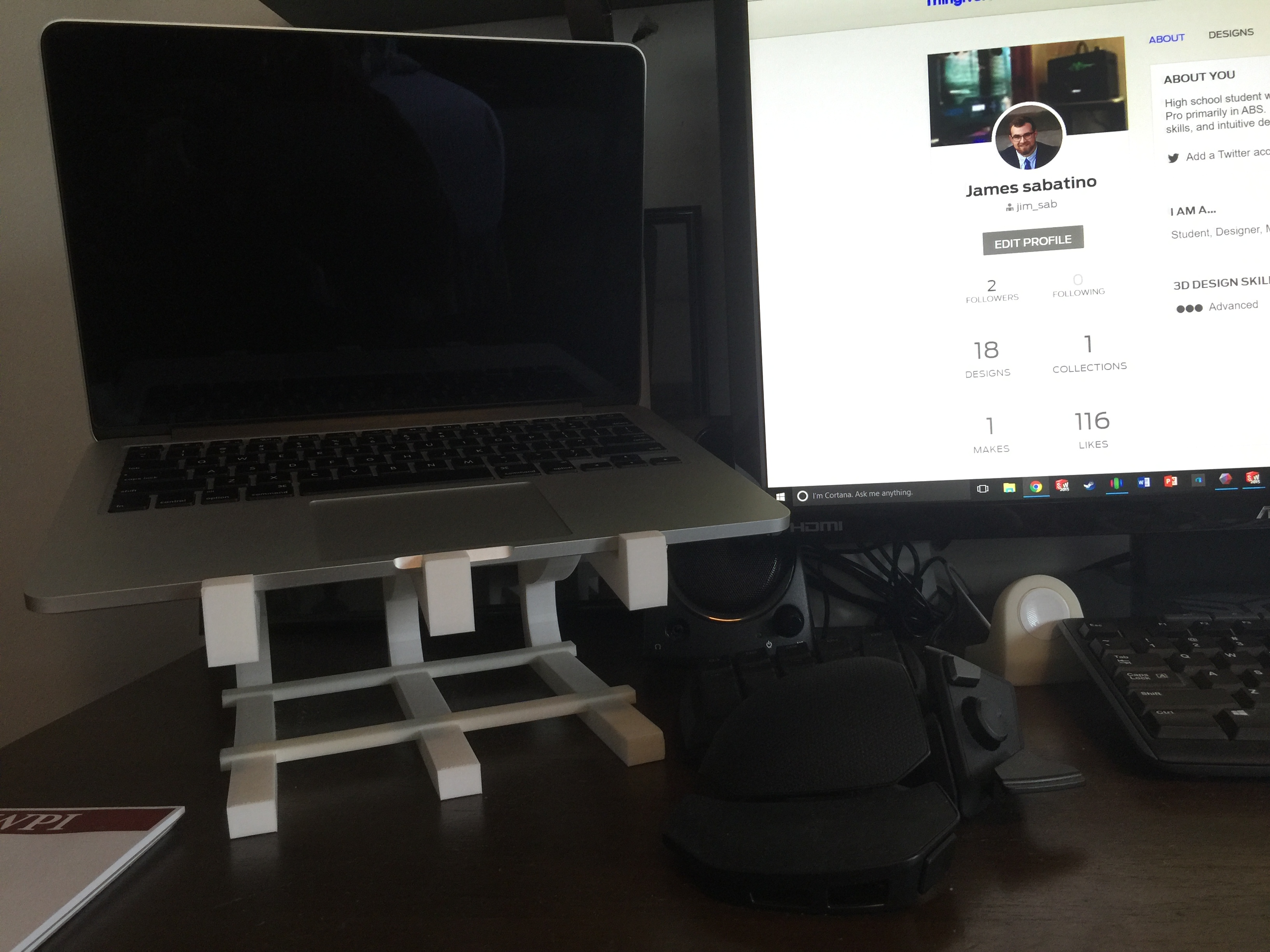 Laptop stand