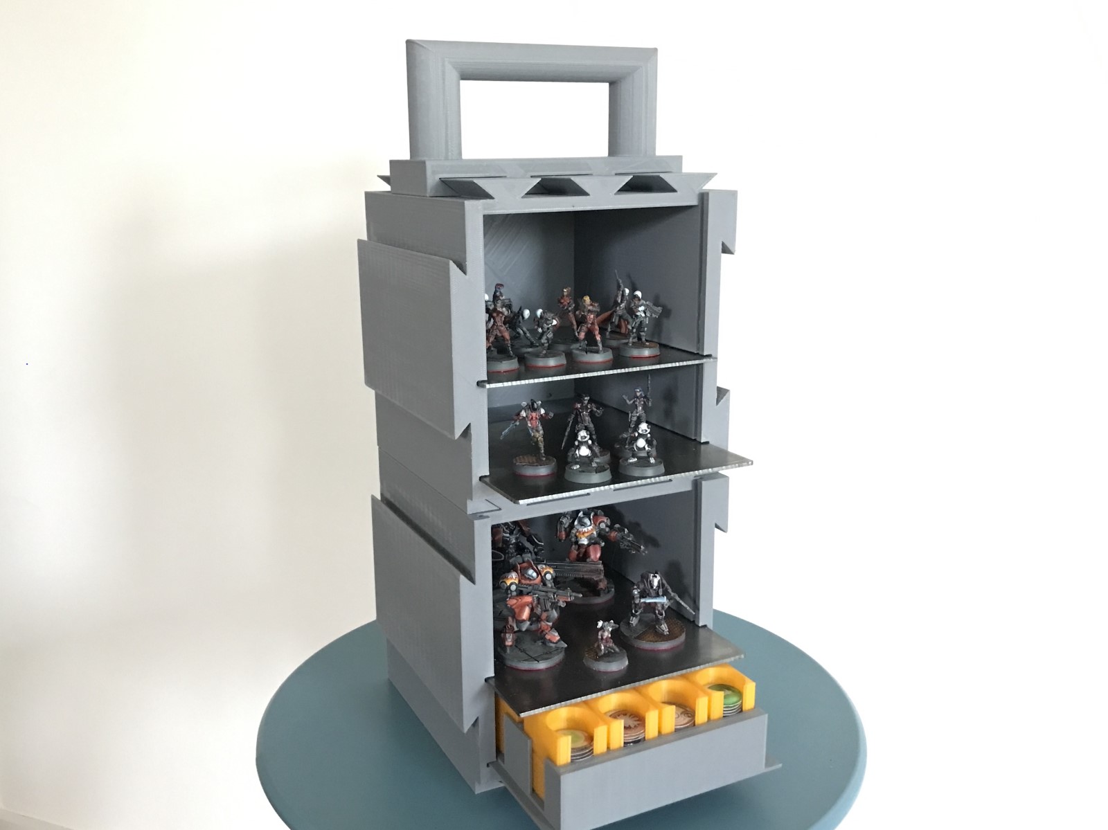 Miniature Case for Magnetic Transport