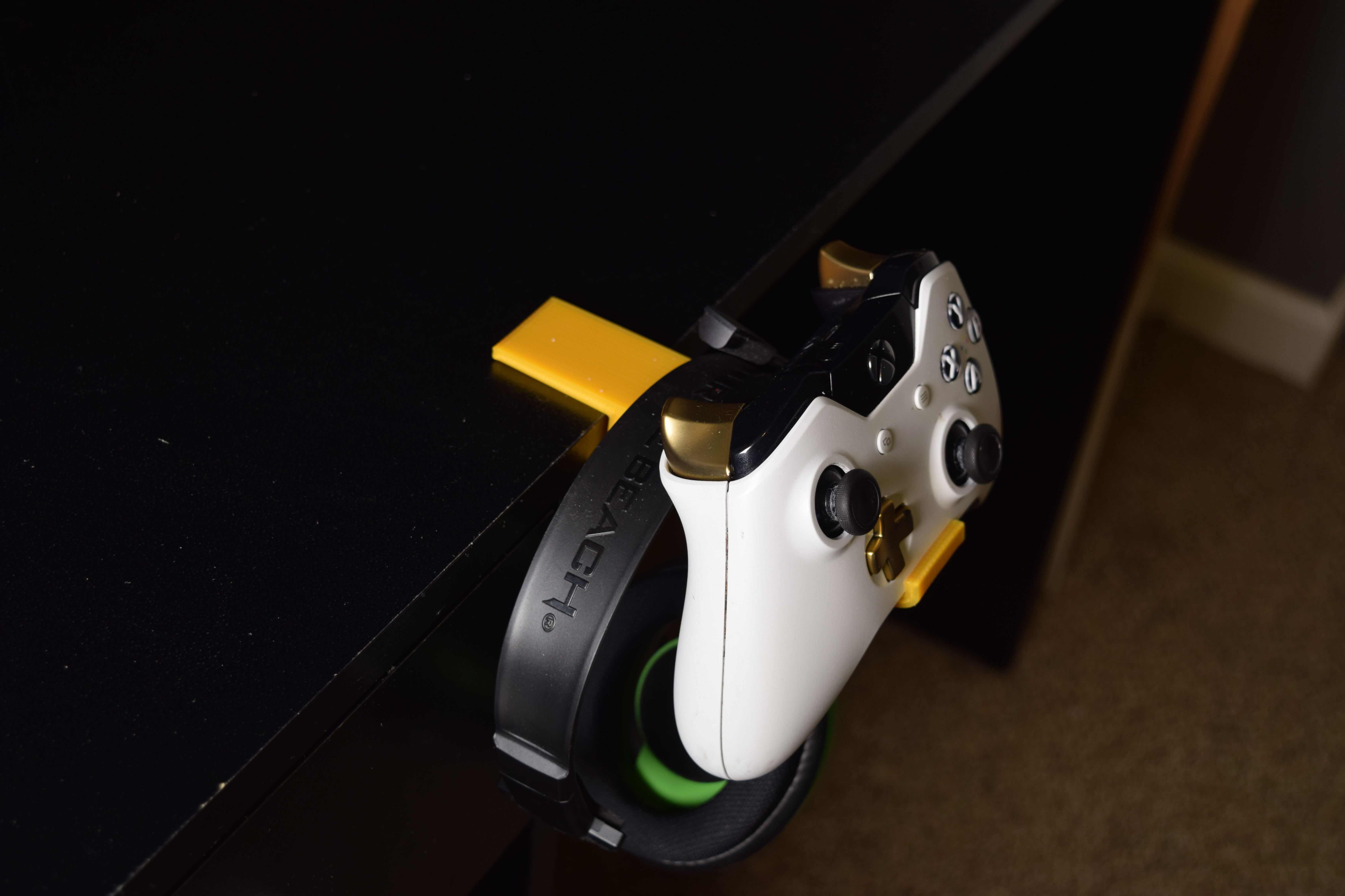 Xbox One controller holder