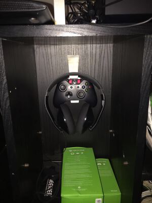 modular xbox one controller wall mount - supporto a parete per controller xbox one componibile | 3d print model